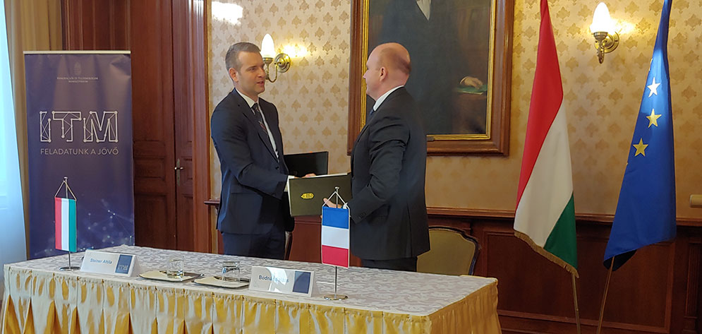 László Palkovics Minister of Innovation and Technology, Hungary, and Balazs Gabor Bodnar, Framatome Kft., sign MOU